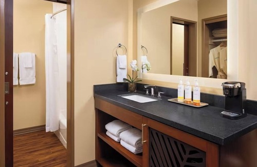 Crown Point Hotel | 2 units Bay View Double Suite Retreat | Catamaran Resort & Spa