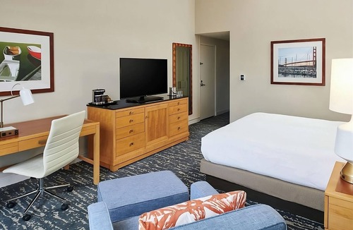 Berkeley Hotel | 2 Units | Golden Gate Getaway near Berkeley Marina | Poolside & Pet Friendly