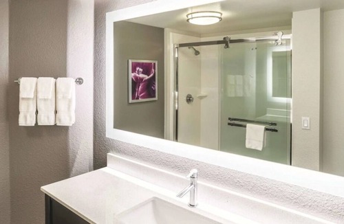 Woodlands Village House | 2 x 1 Non-Smoking King Bed Room at La Quinta Inn by Wyndham Flagstaff