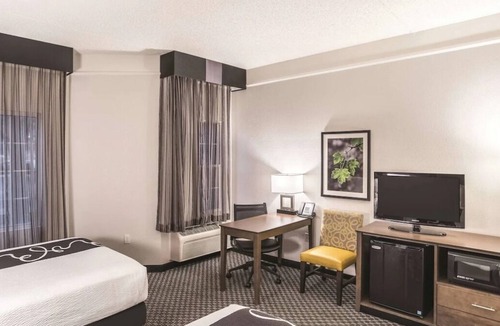 Woodlands Village House | 2 x 2 Non-smoking Double Beds at La Quinta Inn by Wyndham Flagstaff