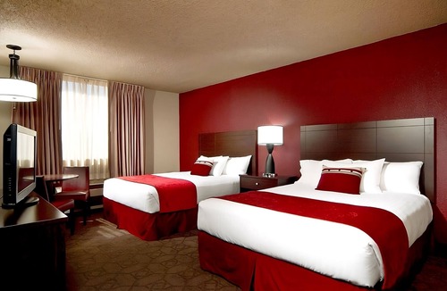 Laughlin Hotel | 2 x Sedona Pool View Queen Smoking Room at Edgewater Casino Resort