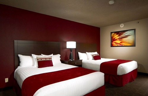 Laughlin Hotel | 2 x Sedona Pool View Queen Smoking Room at Edgewater Casino Resort