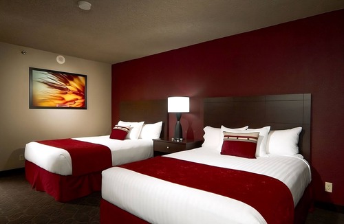 Laughlin Hotel | 2 x Sedona Pool View Queen Smoking Room at Edgewater Casino Resort