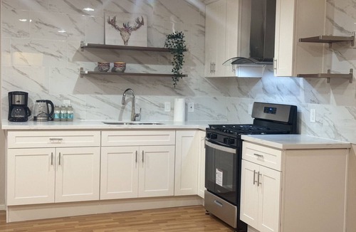 Shoreview House | 20%OFF! Chic Home with Expansive big Backyard