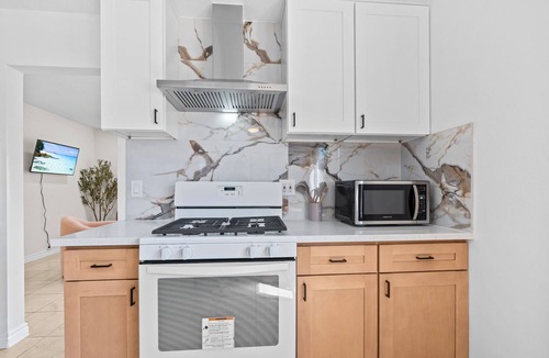 Tustin House | 20% OFF Monthly/Private Suite/Free Parking