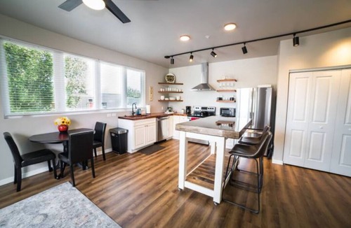 Southside Apartment | 201The Lofts, by Flagtown, 2 bed 2 bath with community hot tub