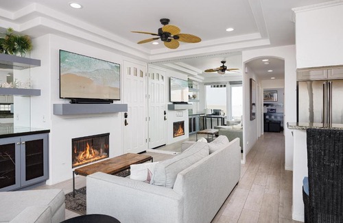 Balboa Peninsula Apartment | 204 E Oceanfront