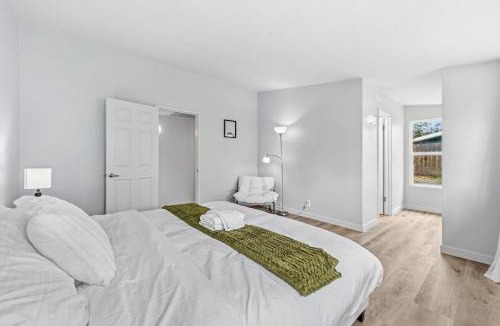 Sunnyvale Villa | 206 Modern spacious retreat with 4B 4ba full amenities