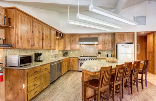 North Wawona Cabin | 209 m² Cabin ∙ 5 bedrooms ∙ 12 guests