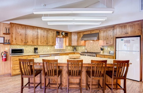 North Wawona Cabin | 209 m² Cabin ∙ 5 bedrooms ∙ 12 guests