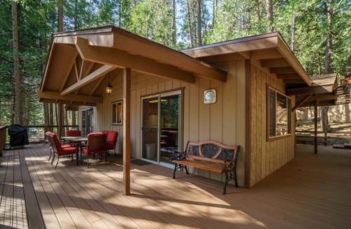 North Wawona Cabin | (20B) We-Dunn-It at The Redwoods In Yosemite