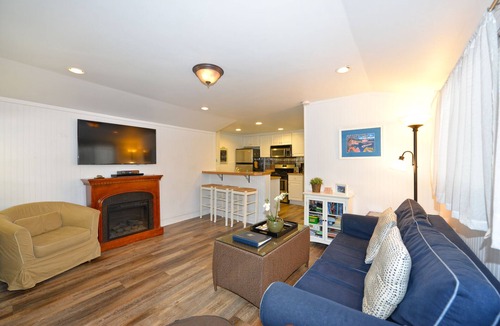 Avalon House | 234CL: Fairweather Cottage, 2 Blocks from Beach, Cute Porch, Fireplace, WIFI - 2