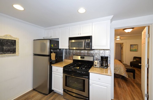 Avalon House | 234CL: Fairweather Cottage, 2 Blocks from Beach, Cute Porch, Fireplace, WIFI - 2