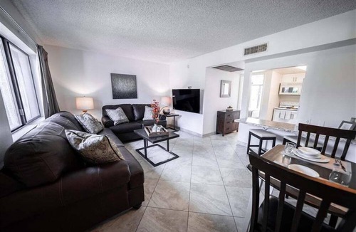 New Papago Parkway Apartment | 240 Relaxing Scottsdale Stay – Pet-Friendly, Park Views & Putting Green