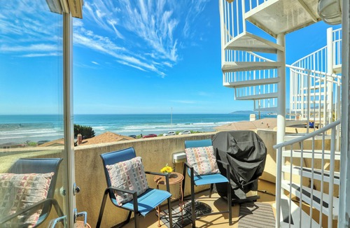 Downtown House | 271 Wadsworth: 2 BR, 1.5 BA Townhouse in Pismo Beach, Sleeps 6