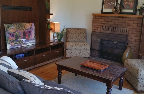 Klamath Falls House | 28+Day Stay⭐Smarthouse HDTV | 2 Kings + Queen | BBQ Firepit Patio Set | Keuri