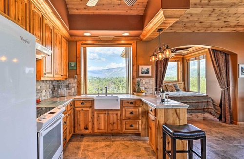 North Fork Apartment | 28 Mi to Yosemite: Lovely Mtn Cottage w/Deck!