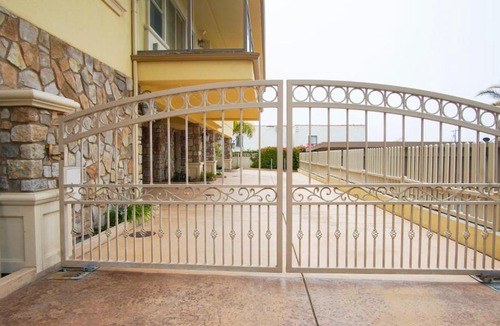 Downtown House | 282 Harloe Ave.