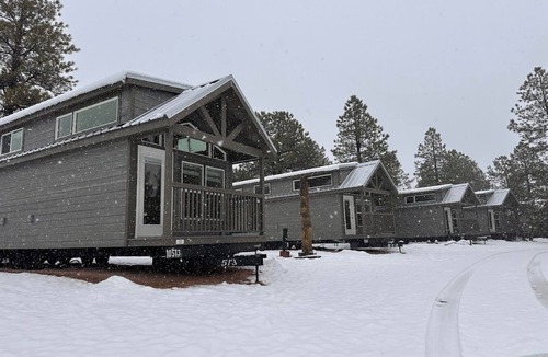 Williams Ski Chalet | 2A Cozy Chalet in Beautiful Williams with WiFi, AC and Mountain View with Patio