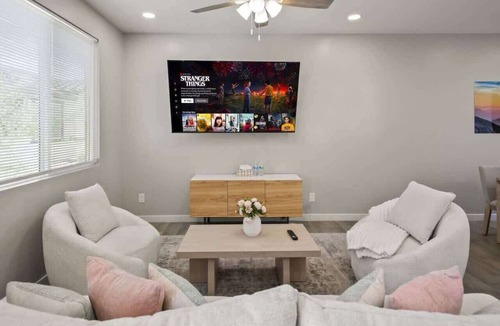 Glendale Apartment | 2B2B Free Parking & Premium Beds