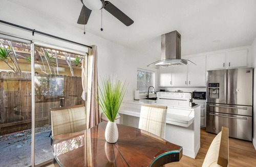 Santa Ana Heights Apartment | 2Bd/2Bth Close To South Coast Plaza | Restaurants