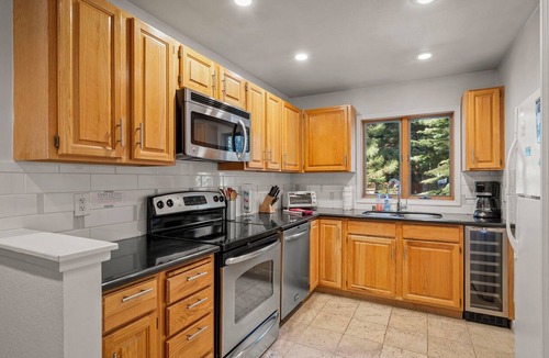 Incline Village Condo | 2BR/2BA Incline Village condo, hot tub, mountain views