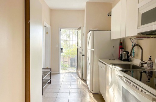 Fairview Apartment | 2BR, Canyon Views WiFi Parking Near CSU & Hospitals, BART & Trails.
