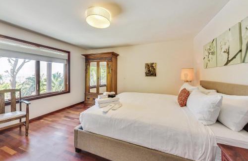 Silver Terrace House | 2br Castle on the Hill wVIEWS