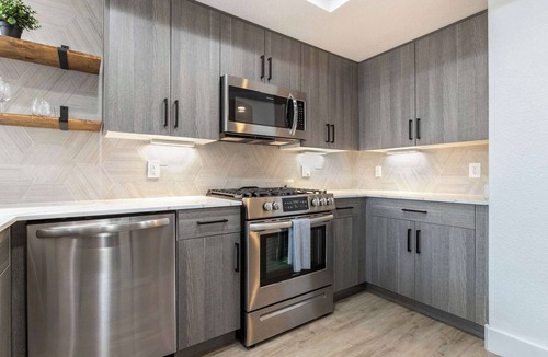 Desert Paradise Estates Apartment | 2BR CozySuites at Kierland Commons with pool #03