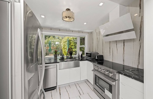 Allied Arts House | 2BR Home in Menlo Park Near Stanford University!