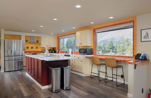 Terrebonne House | 2BR Near Smith Rock Panoramic Views Sleeps 6