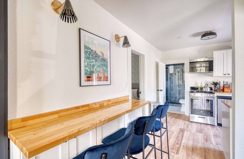 Uptown House | 2BR Top Floor near NW 23rd and Forest Park