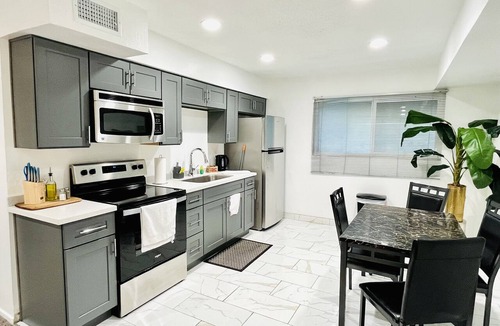 Beverly Green Apartment | 2BRCondo,LasVegas,WalkToStrip,LVCC,STRIP,Book,sale,WiFi,pool,summer