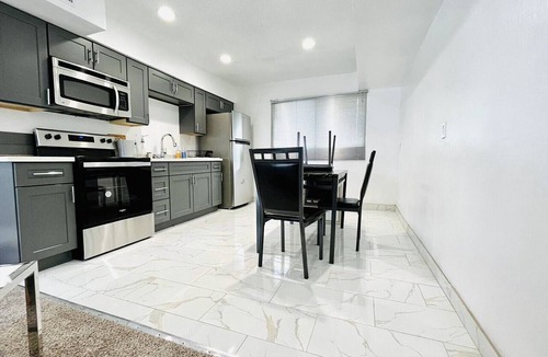 Beverly Green Apartment | 2BRCondo,LasVegas,WalkToStrip,LVCC,STRIP,Book,sale,WiFi,pool,summer