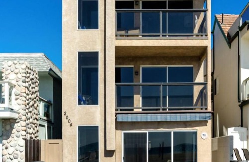 West Newport Apartment | 2nd Floor - 2004 W. Oceanfront - Beatrice