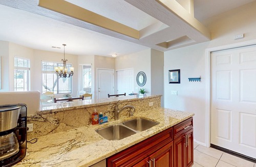 Rancho Vistoso Condo | 2nd-floor condo with sunset, mtn, & valley views, hot tub, pool, gym, balcony