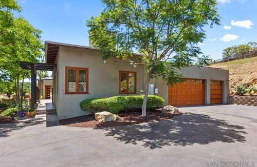 Escondido House | 3 acre private estate, escape the world but also super close to town