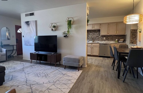 Newlife House | 3 bd in 55+ community on north golf course in Sun City AZ with golf cart rental