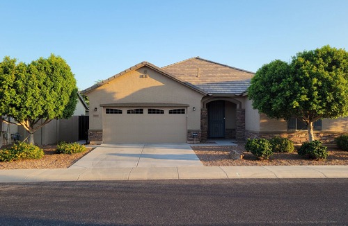 Surprise Farms House | 3 Bdrm, Hot Tub, Fire Pit, Putting Green. Close to MLB Spring Training Stadiums