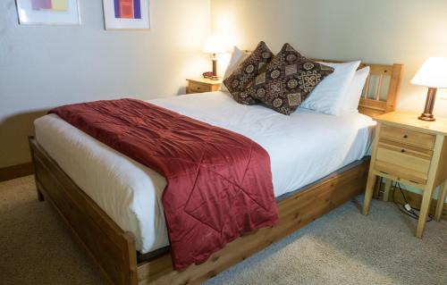 Truckee Apartment | 3 Bedroom 2 Bathroom Mountain Condo