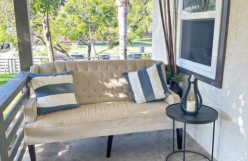 Los Angeles House | 3-bedroom/7 bed/1bath house near DTLA/Universal Studios/Disneyland/Hollywood.
