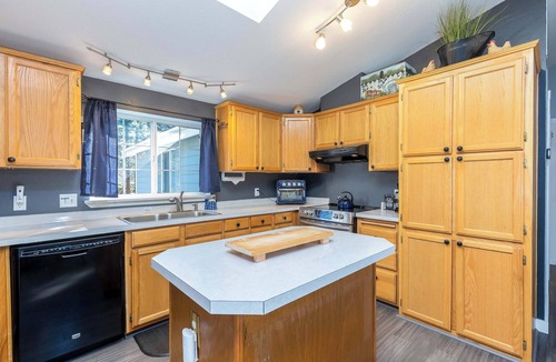 Deschutes River Woods House | 3 Bedroom Bend Getaway W/Hot Tub & Games