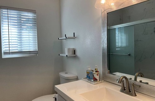 Baldwin Park House | 3-bedroom bungalow in fantastic Baldwin Park with WiFi, AC