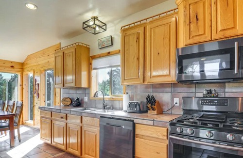 Long Valley Junction Cabin | 3-bedroom Cabin Duck Creek, Trailer Parking, AC, Car Charger