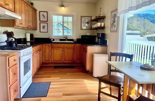 Orick House | 🌲3-Bedroom Coastal Farmhouse, BBQ, Games, Bikes - modern touch meets farmhouse decor 🏡🐄