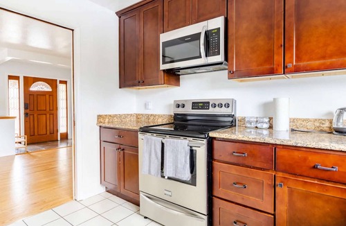 Chabot Park House | 3-Bedroom Hillside Home Minutes from Oakland's Zoo