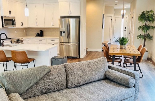 Minnehaha House | 3-bedroom house in brilliant Vancouver with WiFi, AC. Enjoyable stay guaranteed