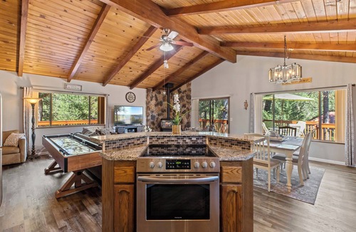 Groveland House | 3-bedroom house in charming Groveland with WiFi, climate control, fitness room