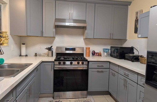 East San Jose House | 3-bedroom house in marvelous San Jose with AC , WIFI, Fee Parking