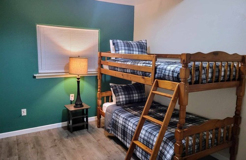 Roseburg House | 3 Bedroom House w/Game Room/Pets